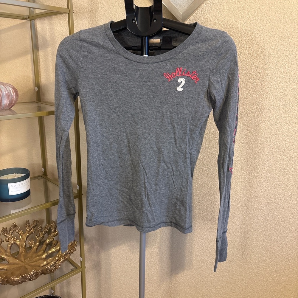 Hollister Y2K Gray‎ Long Sleeve Tee Pink Embroidered Logo Sleeve Spellout Size S